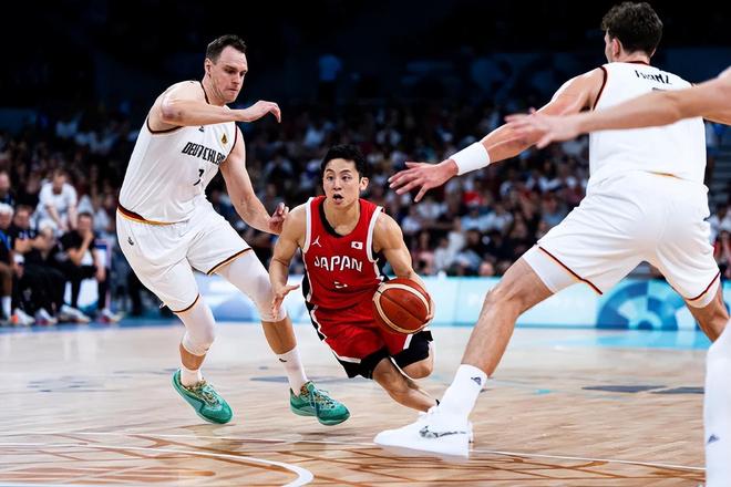 而是由投手 而是由投手